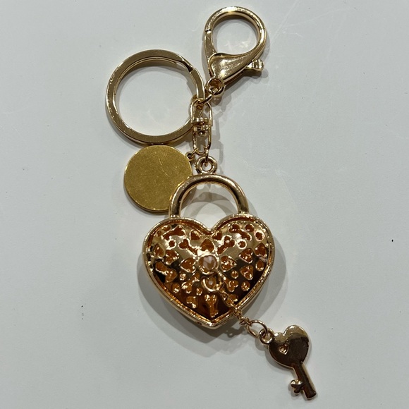 Reworked lv pink rhinestone heart lock and key - Picture 3 of 5